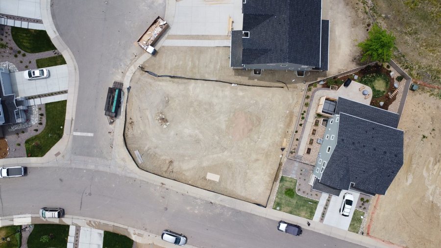 Aerial view of the 2457 Ajax Court lot in the Rock Creek neighbourhood of Superior, Colorado